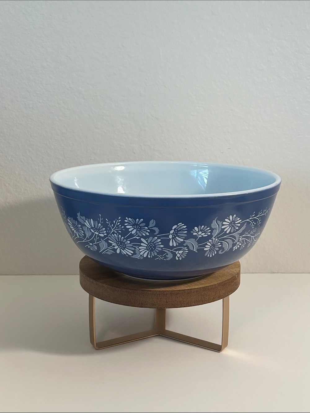 Vintage Pyrex Blue Colonial Mist 404 Four Quart Glass Mixing Bowl